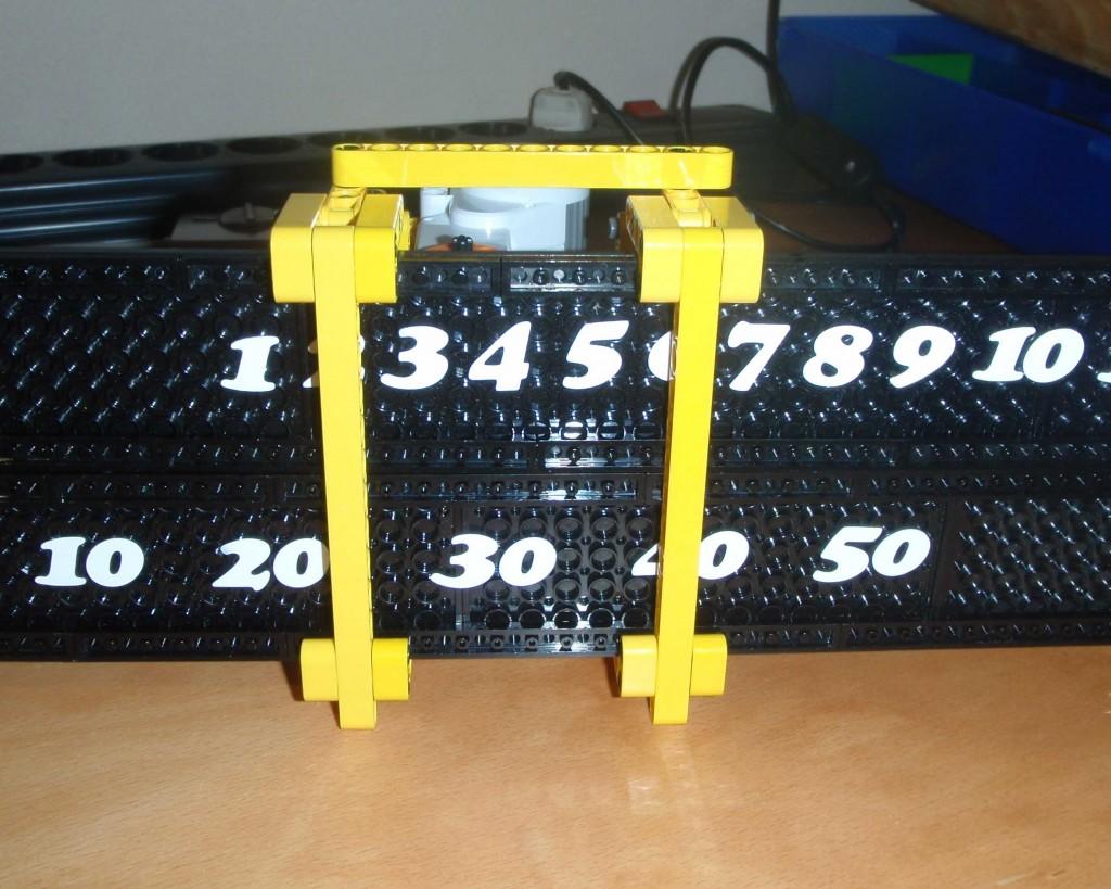 Lego83-clock
